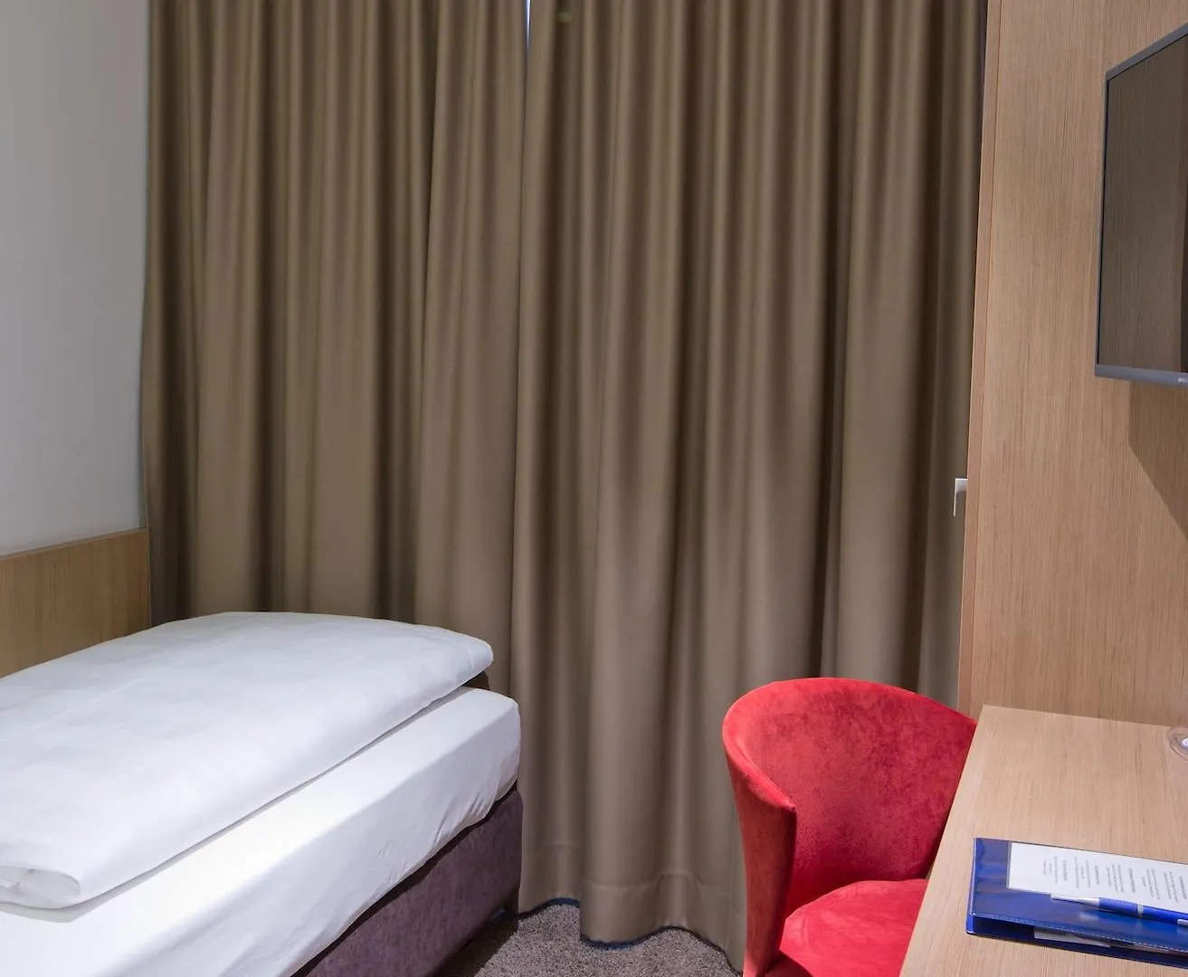 **** Otel Astor & Aparthotel Köln Almanya