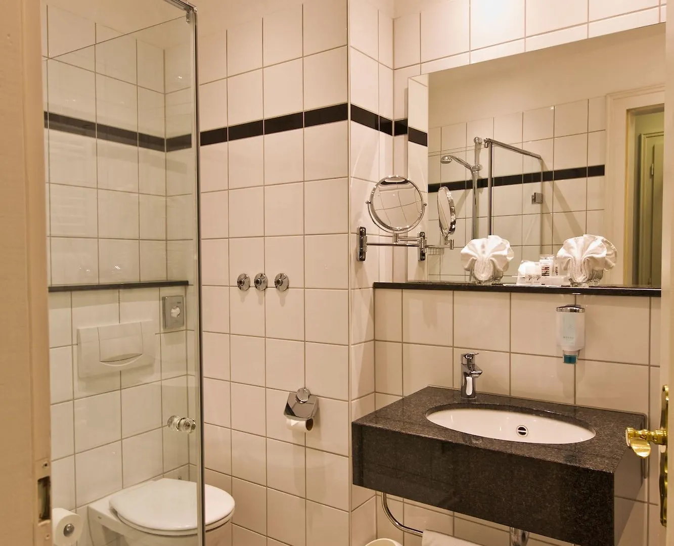 Astor & Aparthotel Köln Otel