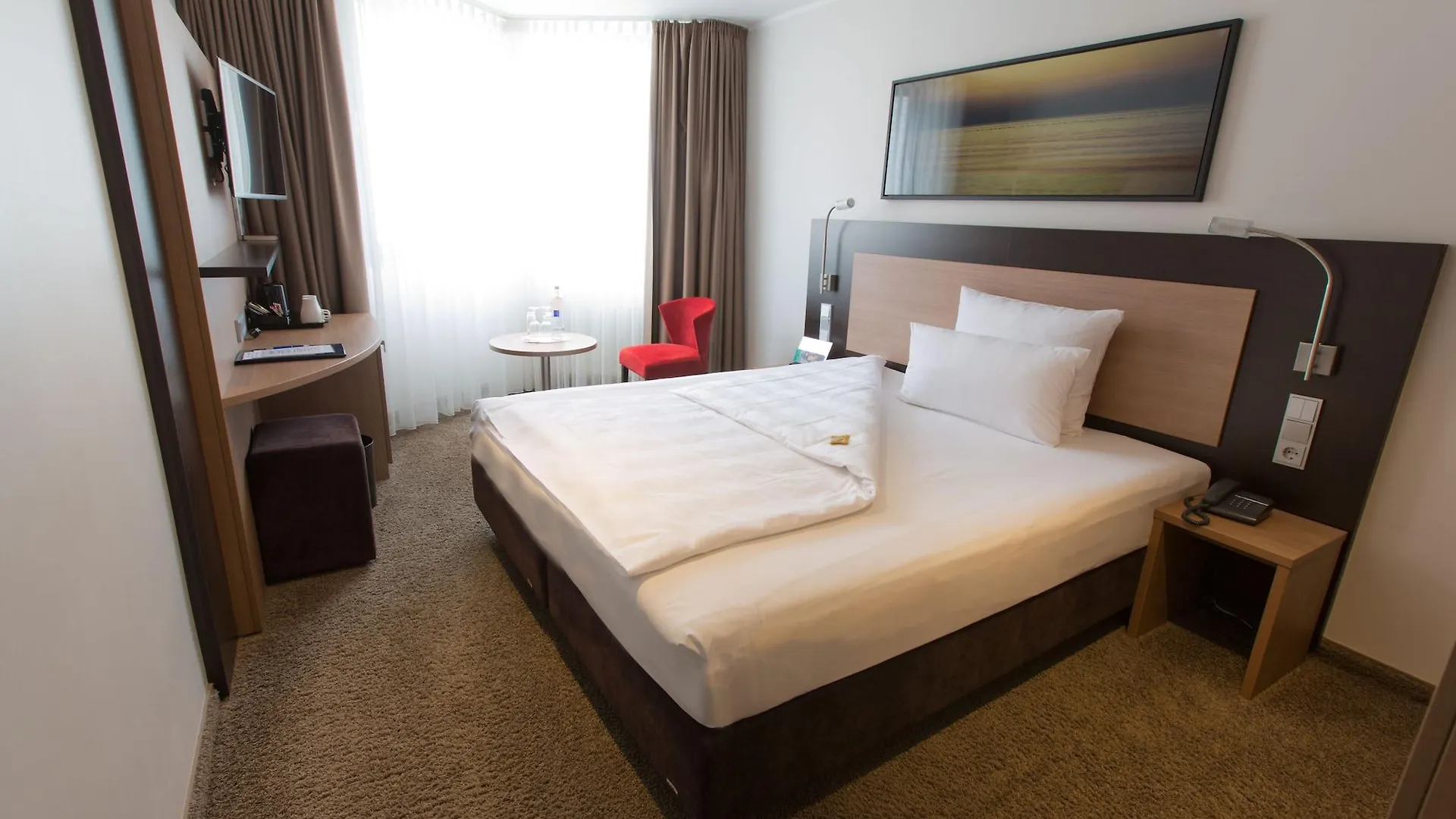 Astor & Aparthotel Köln Otel