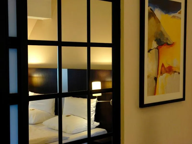 Astor & Aparthotel Köln Otel